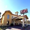 Exterior of Townhouse Garden Inn & Suites San Antonio I 35