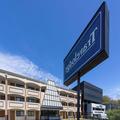 Exterior of Travelodge by Wyndham Manhasset