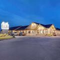Exterior of Villa Inn & Suites, SureStay Collection by Best Western