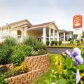 Exterior of Whispering Hills Inn