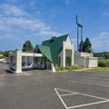 Exterior of Wingate by Wyndham Geneva at Spire Academy