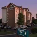 Exterior of Woodspring Suites Kansas City Lenexa