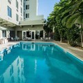 Swimming pool at Comfort Suites Miami Airport North
