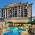 Swimming pool at Courtyard by Marriott Los Angeles Pasadena / Monrovia