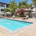 Swimming pool at Courtyard by Marriott Palo Alto Los Altos