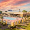 Swimming pool at Quality Inn Richmond Hill