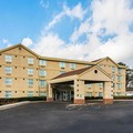 Swimming pool at Quality Suites Atlanta Airport East