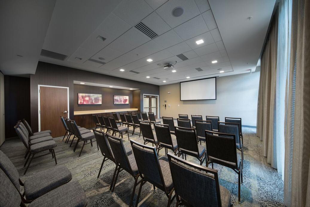 Photo of Complete Meeting Space