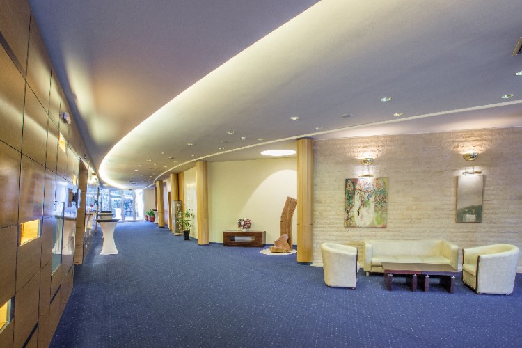Photo 2 of Crown Foyer