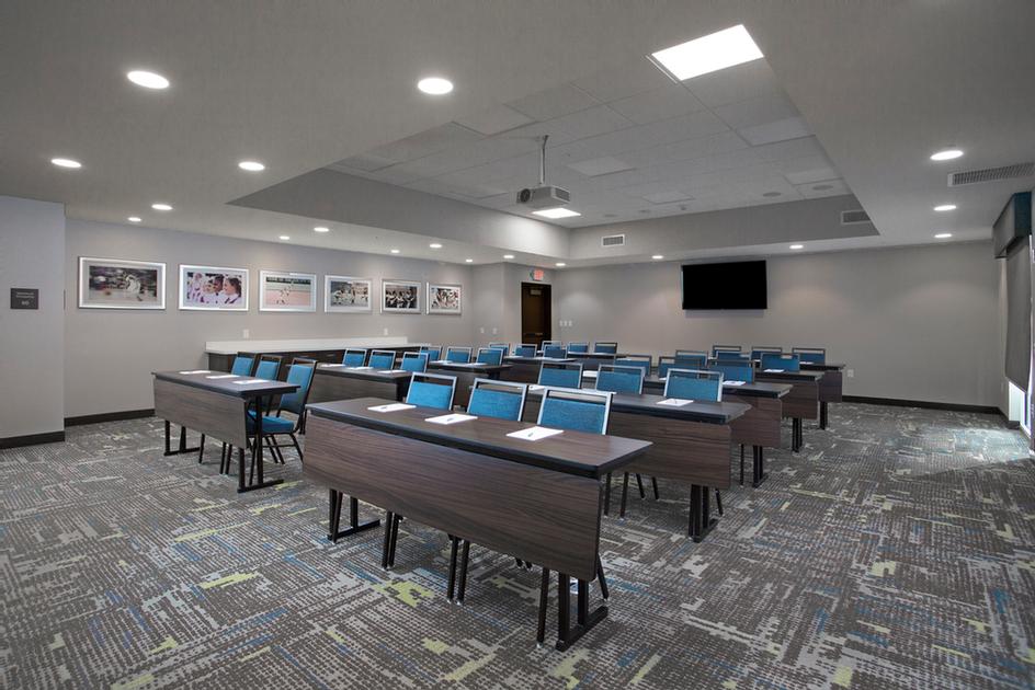 Photo of Maroon Meeting Room
