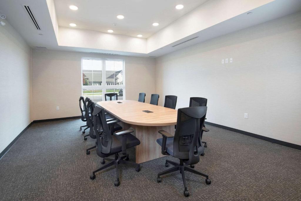 Photo of Boardroom