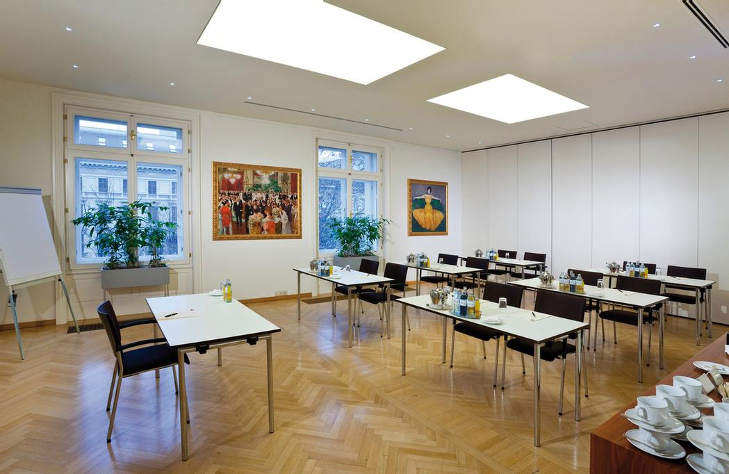 Photo of Salon 8