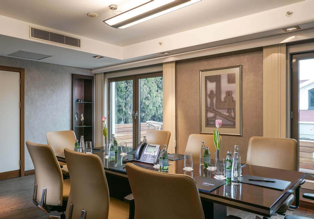 Photo of Boardroom