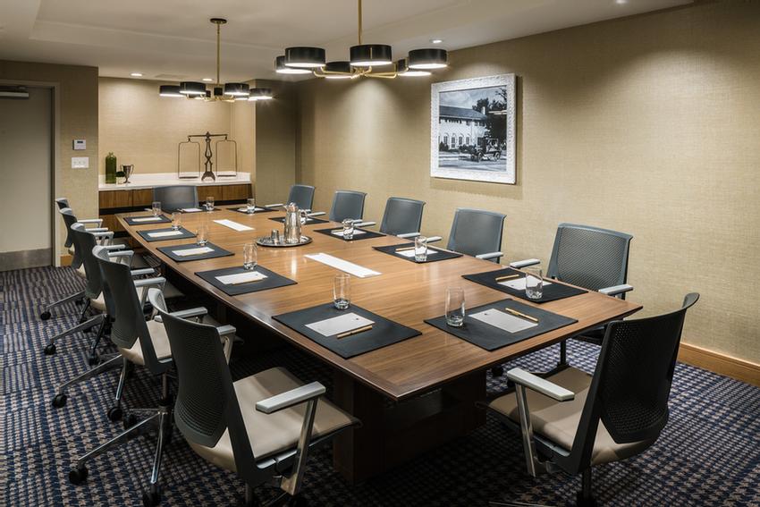 Photo of Alumni Boardroom