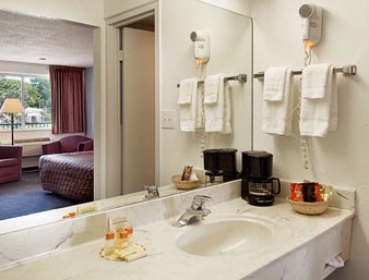Bathroom 4 of 6