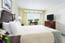 Guestroom Queen 7 of 16